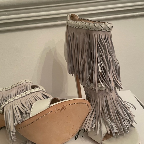 Emily B Billie in white heels - Picture 3 of 3